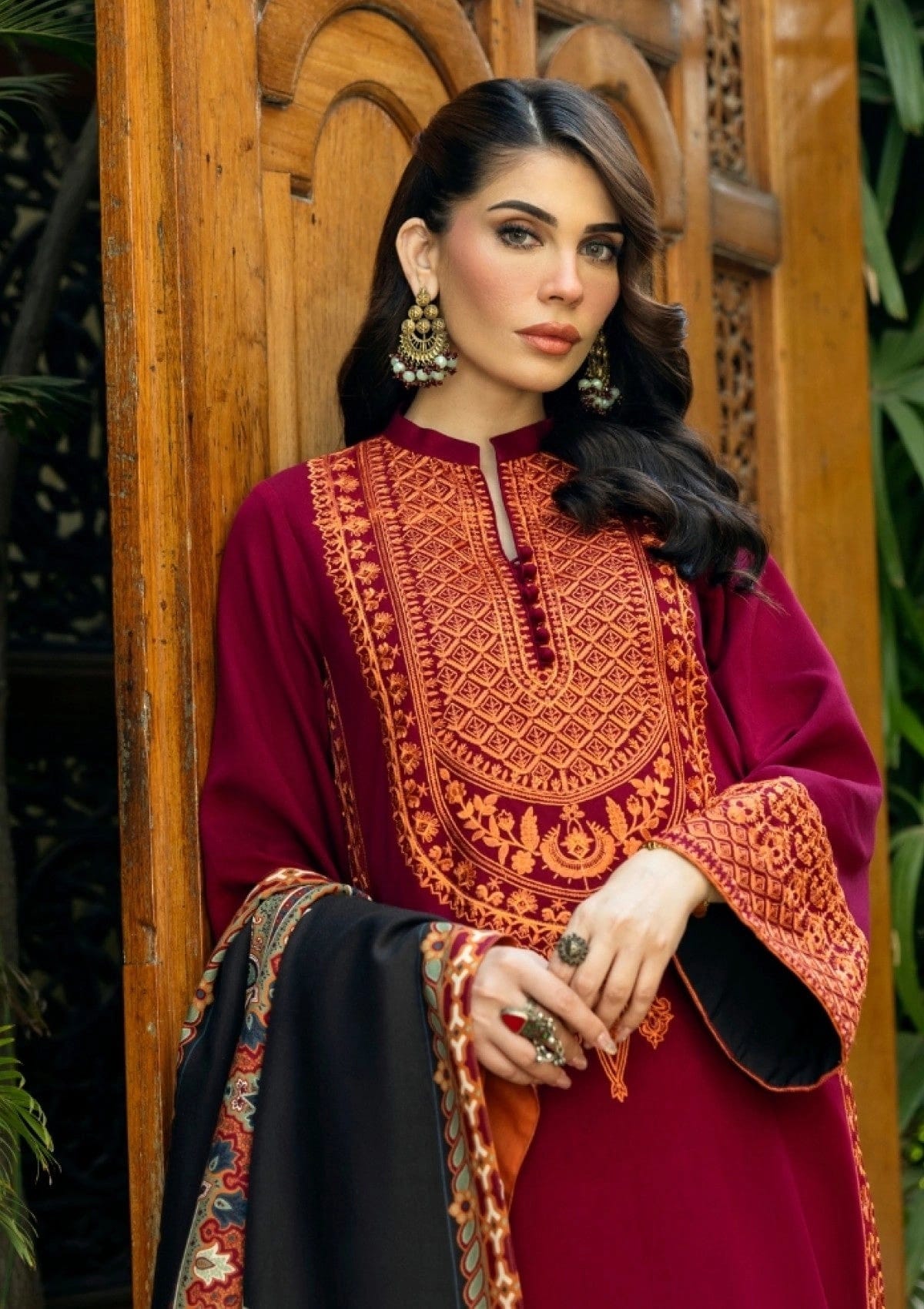 Zainab Chottani — 3pc on emb Lawn with Digital Dimond print Dopatta image 2