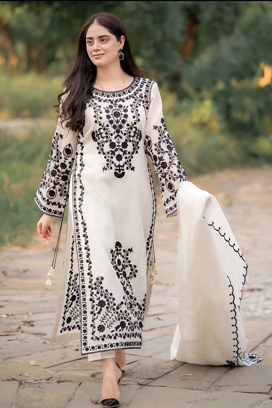 Agha noor — 3pc on emb Lawn with Chiffon Emb Dopatta image 0