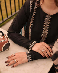 Mahameer on emb Dhanak with Pashmina printed wool shawl